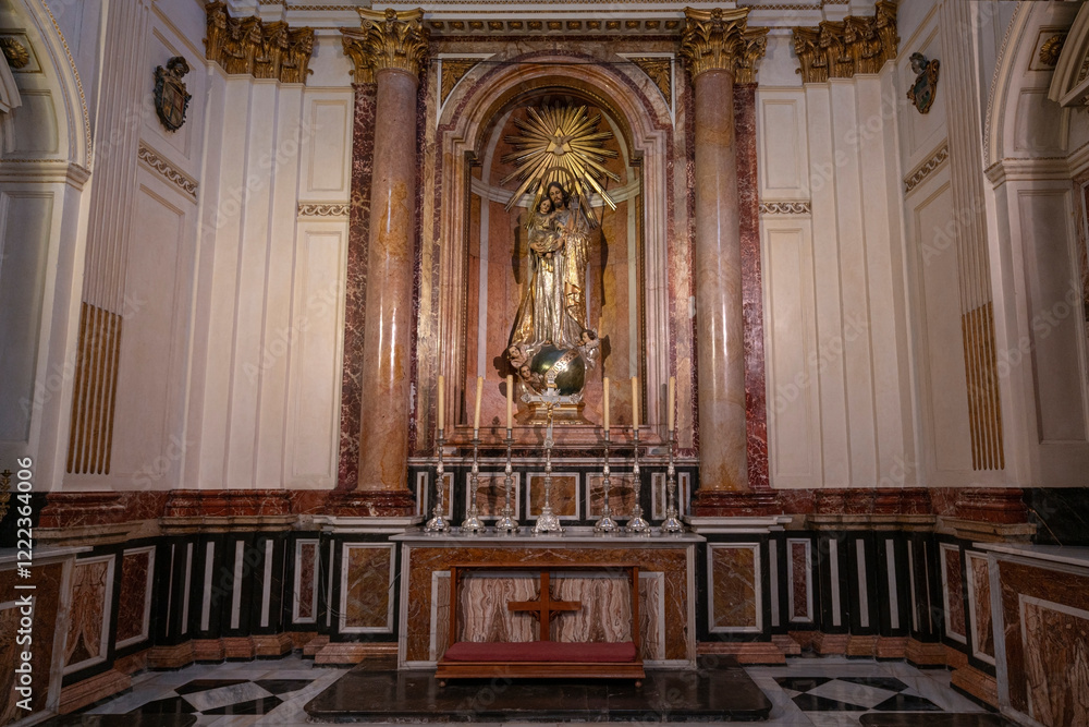 Fototapeta premium Valencia, Spain Interior of the Catherdral in Valencia.