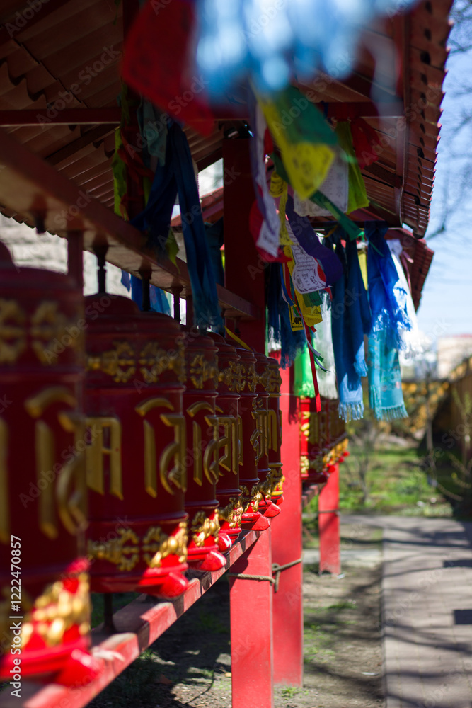 Obraz premium Prayer drums in the Buddhist temple Datsan Gunzechoinei