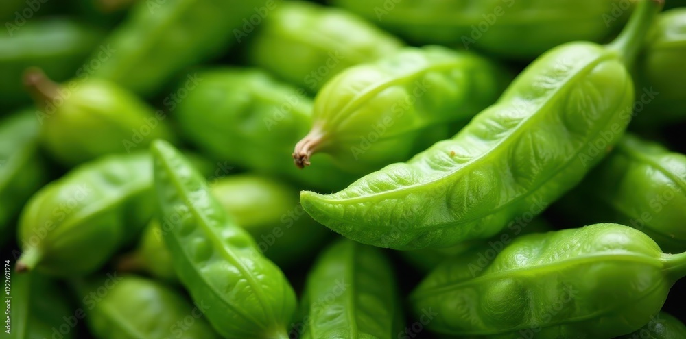 Close-up of cardamom pods with intricate texture and veins, kitchen ingredient, spice Close-up of cardamom pods with intricate texture and veins, kitchen ingredient, spice