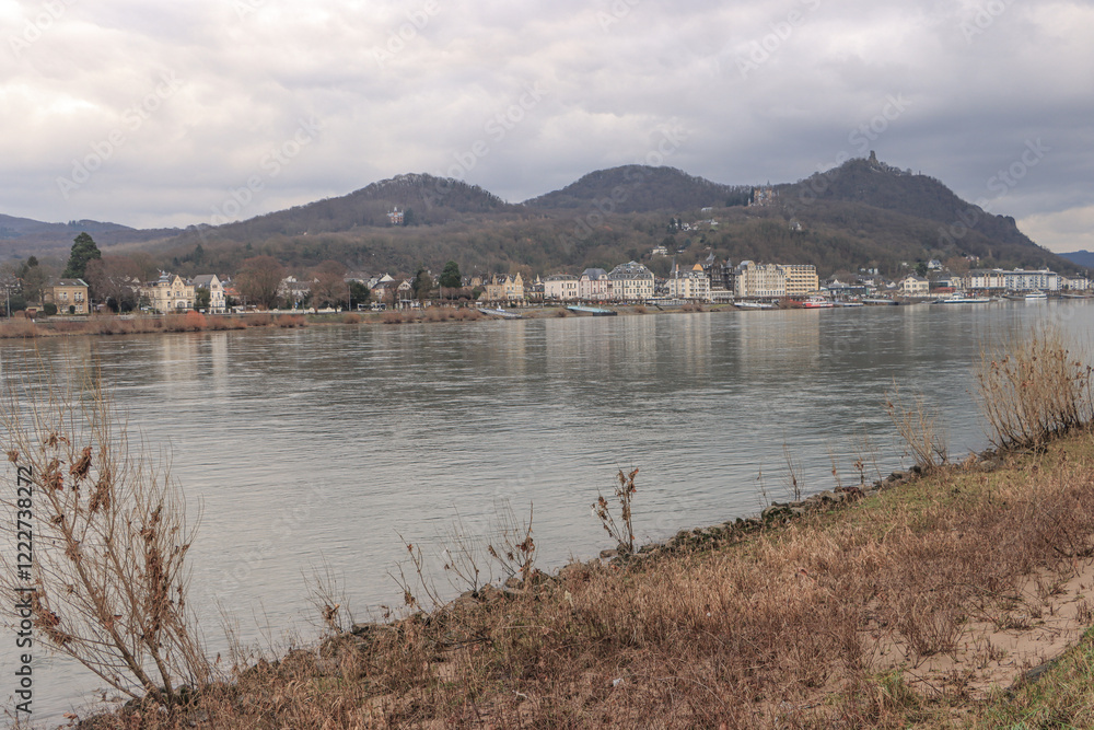 Panorama von Königswinter am Rhein mit Siebengebirge; Blick von Bad Godesheim