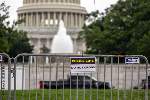 Obraz na płótnie Police barricades with a view of the Capitol dome in the background, showcasing public safety and restricted access. Photo taken in Washington DC, USA. w salonie