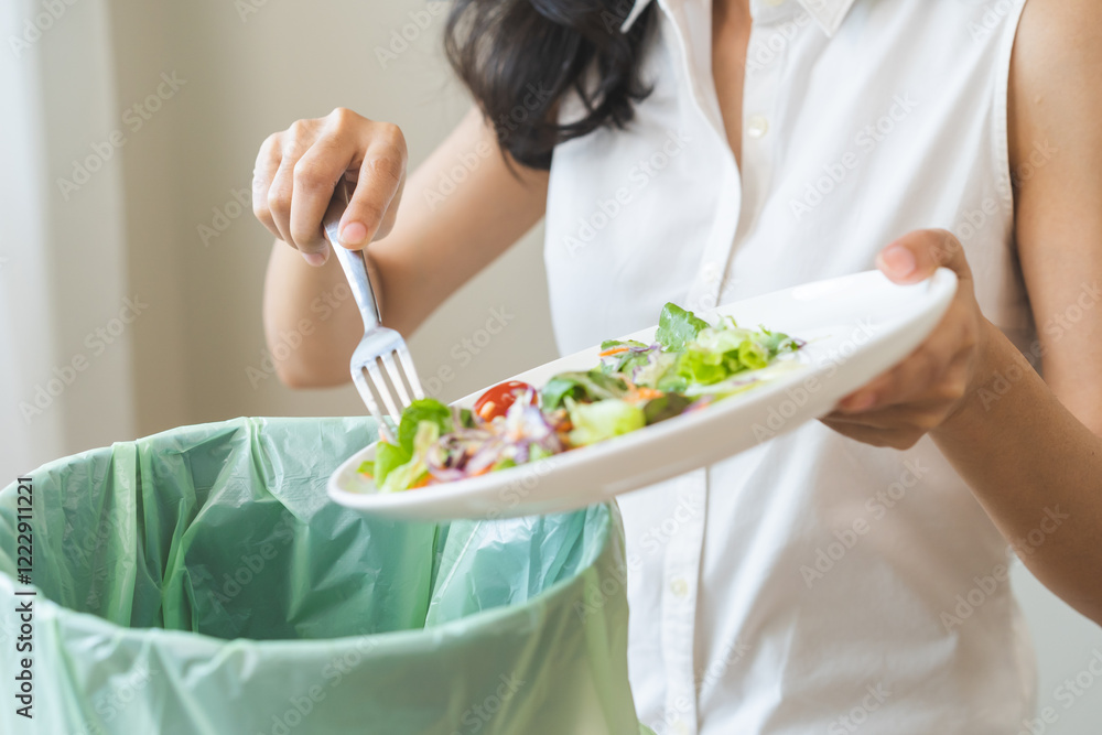 Φωτογραφία Compost from leftover food asian young housekeeper woman, female hand holding salad bowl use fork scraping waste, rotten vegetable throwing away into garbage, trash or bin