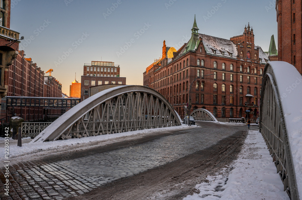 Obraz premium Letztes Licht in der Hamburger Speicherstadt im Winter