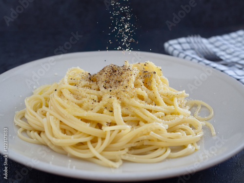 チーズと黒胡椒のパスタ（カチョ・エ・ぺぺ） photo