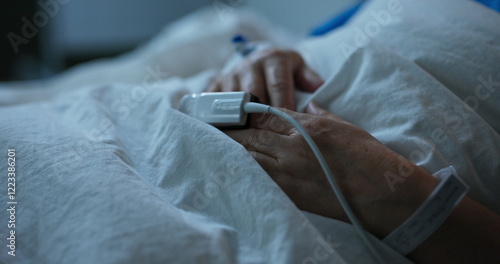 Φωτογραφία Elderly patient's hands with an oximeter, monitoring oxygen levels