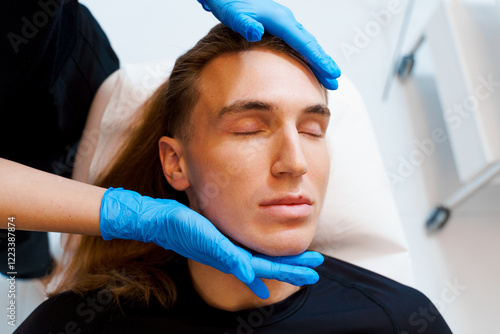 Bild auf Leinwand Facial skincare beauty procedures for man in cosmetic clinic