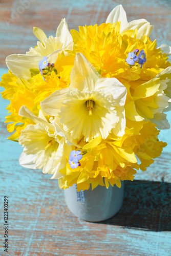 Spring flowers in a vase - ...