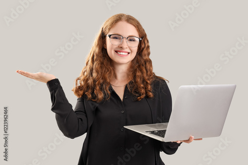 Young businesswoman with la...