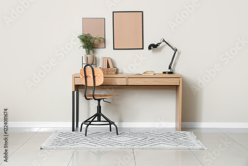 Minimalist home office inte...