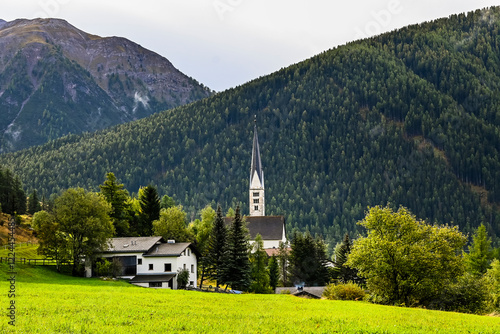 Zernez, Dorf, Ofenpass, Kirche, Nationalpark, Herbst, Herbstfarben, Herbstwanderung, Graubünden, Engadin, Pass, Passstrasse, Val Müstair, Inn, Fluss, Inntal, Felder, Landwirtschaft, Alpen, Schweiz photo