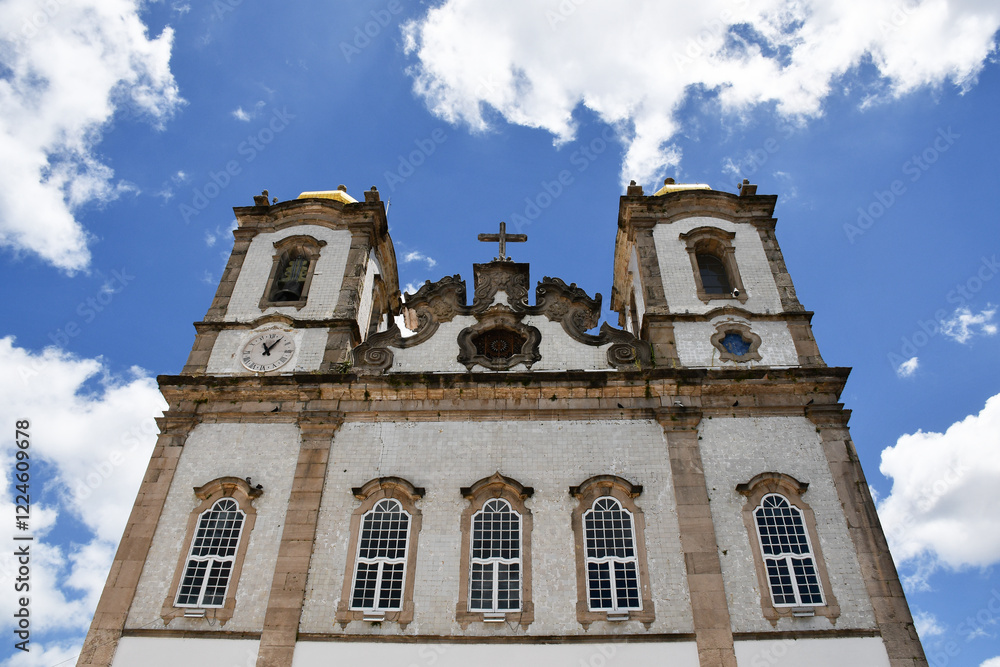 Fototapeta premium The Church of Our Lord of Bonfim, in Salvador, Bahia, is a symbol of faith and religious syncretism. Famous for the Lavagem do Bonfim and its colorful ribbons, attracting devotees and tourists.