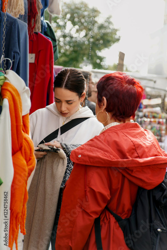 Obraz na płótnie Women shopping second hand clothes at el rastro flea market madrid spain w salonie