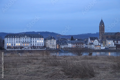 Blick auf Engers am Rhein mit Barockschloss im Abendlicht photo