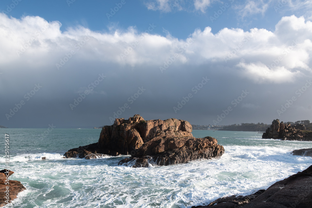 Obraz premium Vagues, écume et gouttelettes en bord de mer 
