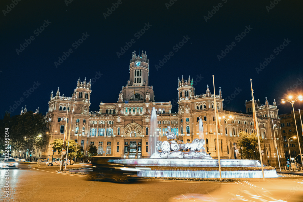 Fototapeta premium building in madrid, street photography