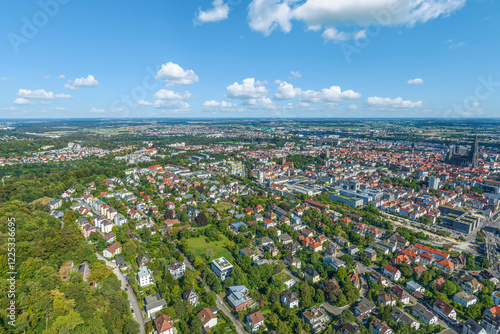Ausblick auf die Universitätsstadt Ulm an der Donau rund um den Stadtteil Michelsberg