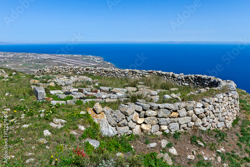 Obraz na płótnie Ruins of Ancient Thera overlooking the Aegean Sea and Kamari, Santorini. A stunning historical site showcasing Greek heritage and breathtaking views. w salonie
