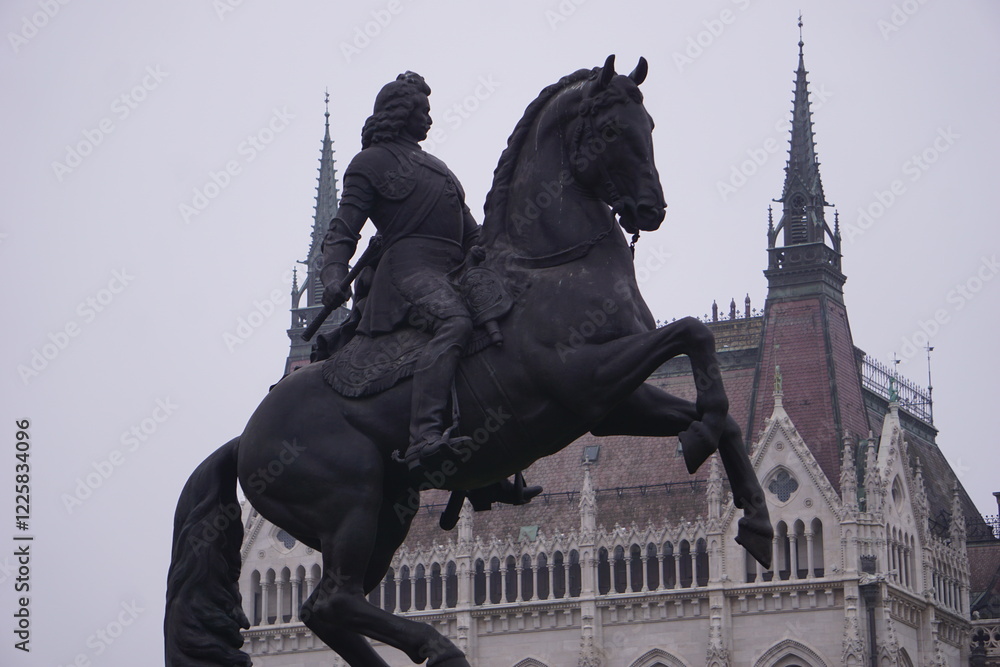 Obraz premium Close up of the historic equestrian statue of Ferenc Rakoczi on the plaza in front of the Hungarian Parliament building in Budapest, Hungary