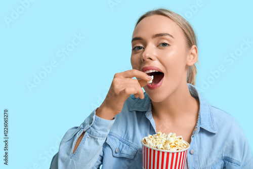 Happy young woman eating po...