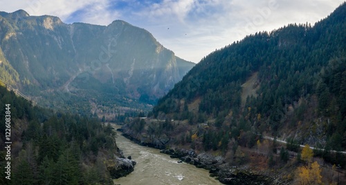 Obraz na plátně Majestic mountain river valley