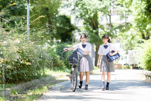 Wallpaper Mural 通学する学生 Torontodigital.ca