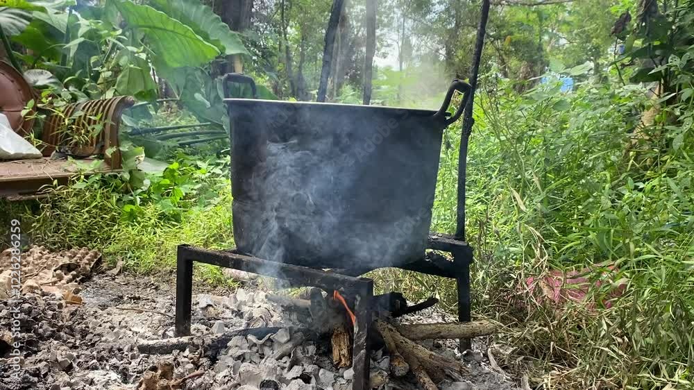 the process of boiling salted eggs the process of boiling salted eggs