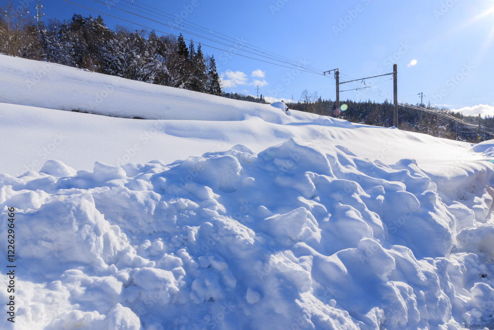 豪雪地帯で除雪された風景