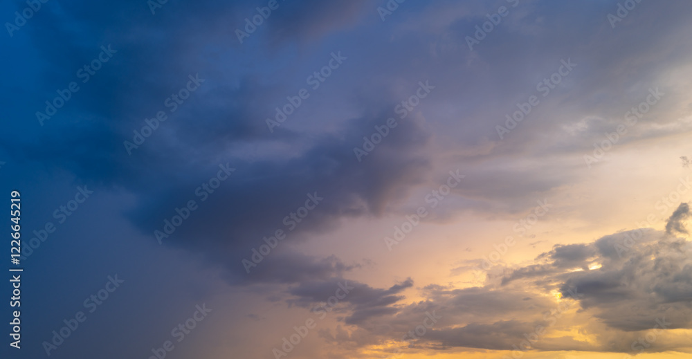 Obraz premium Sunset Clouds background. Dramatic Clouds Sunset Background. Sky with clouds in Sunrise. Sunrise with clouds in various shapes background. Calm Cloud.