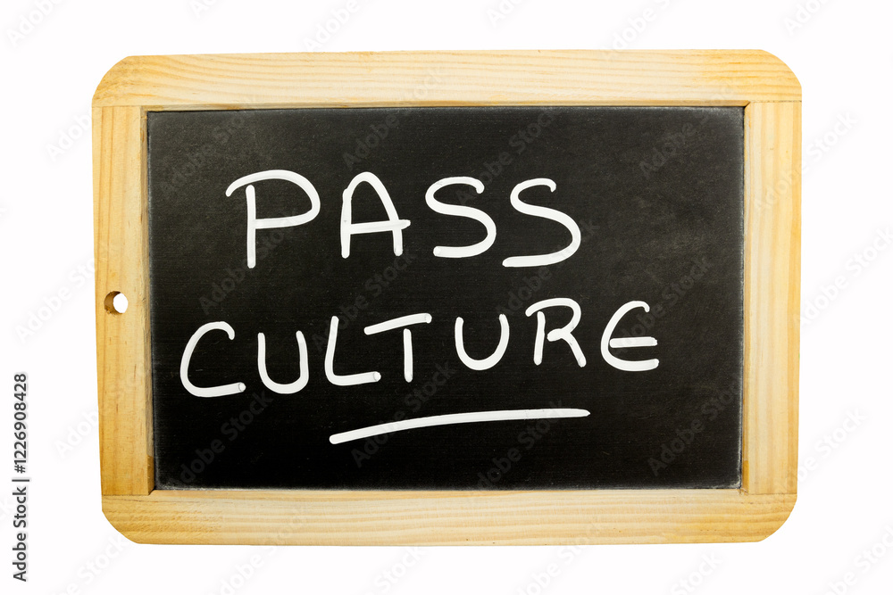 les mots Pass Culture écrit en français sur une ardoise les mots Pass Culture écrit en français sur une ardoise