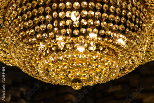 Obraz na płótnie illuminated chandelier w salonie