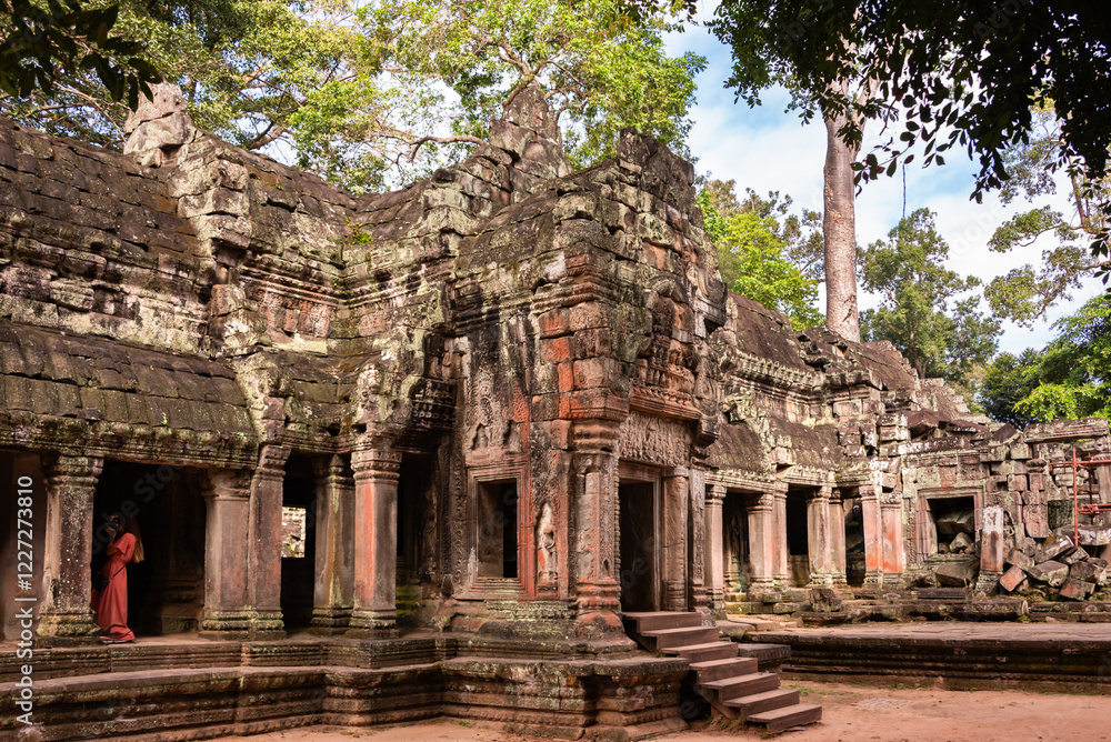 Fototapeta premium Angkor ancient temple ruins in Cambodia
