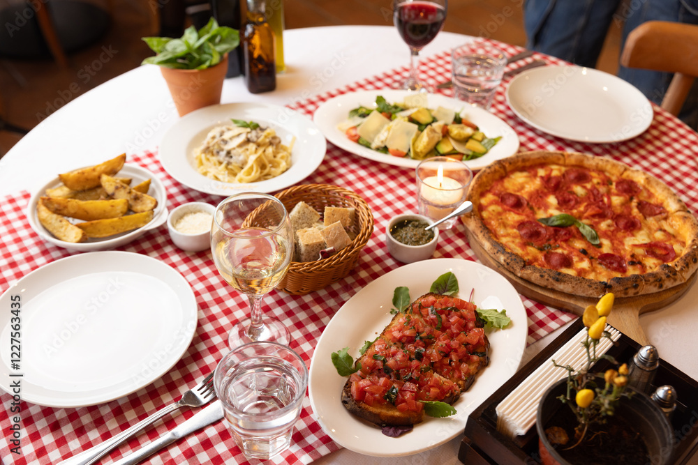 Rustic Italian Dinner Setting Rustic Italian Dinner Setting