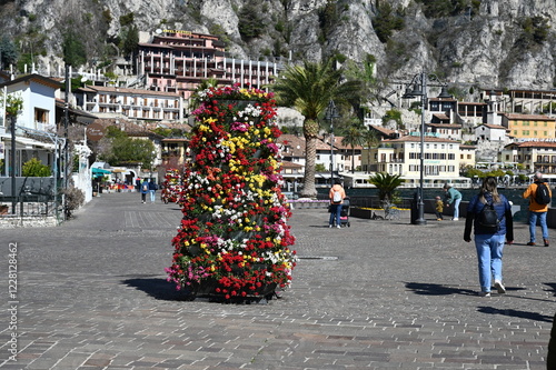 Kuestenpromenade in Limone sul Garda photo