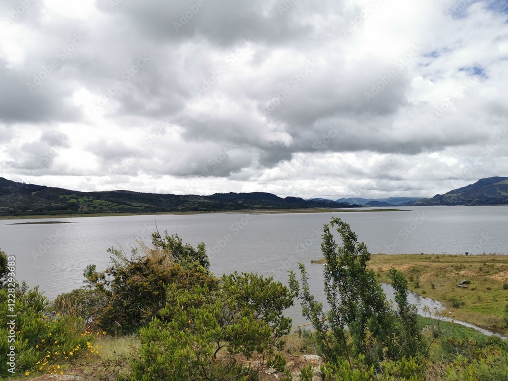 Obraz premium lake in the mountains