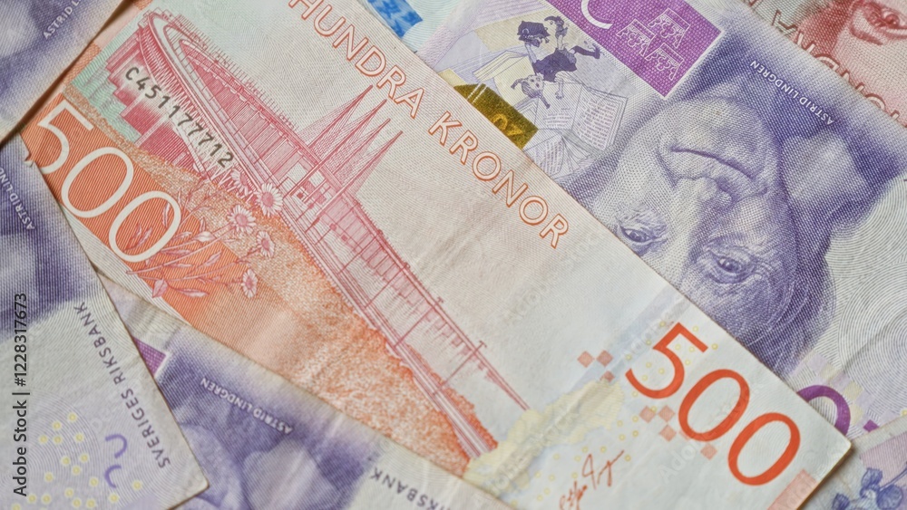 Obraz premium Swedish banknotes in various denominations, including 500 kronor, displaying iconic national imagery.