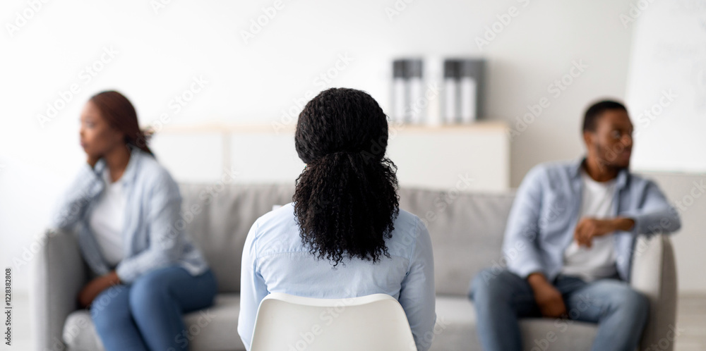 Φωτογραφία Back view of female psychologist consulting young black couple at office, helping them solve family conflict, selective focus