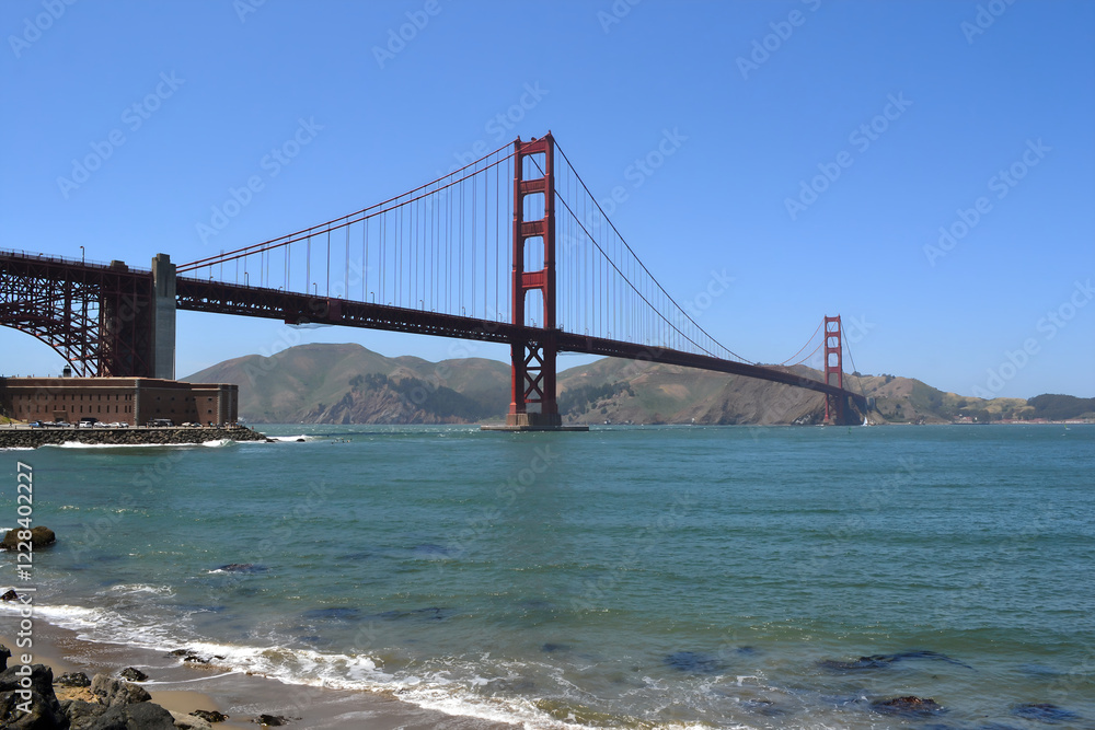 Fototapeta premium Golden Gate Bridge and San Francisco Bay. Scenic Landscape with Ocean View