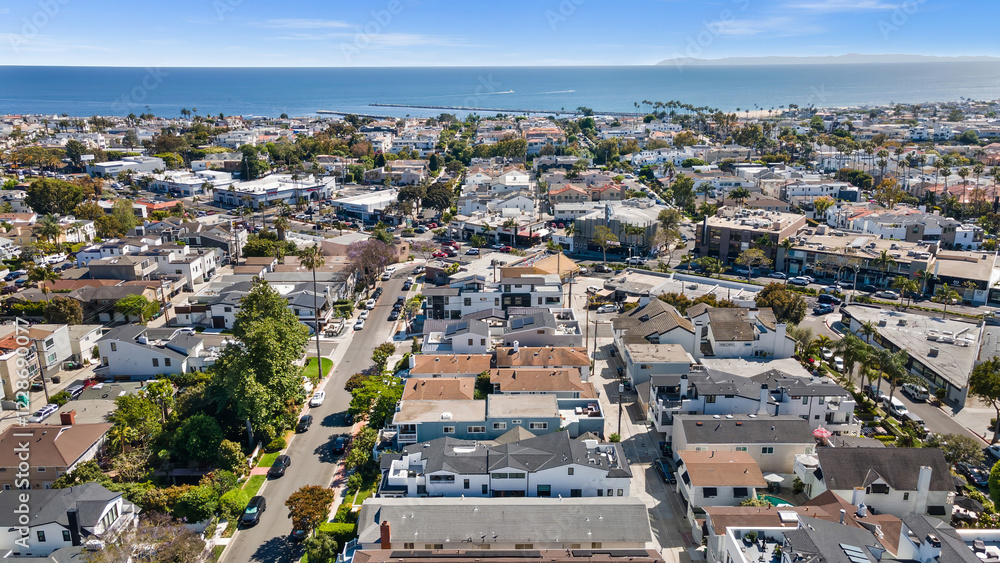 Obraz premium Luxury home, Newport Beach, ocean view, modern house, real estate, sunset photography, coastal property, high-end architecture, elegant design, premium listing, exterior lighting, waterfront home