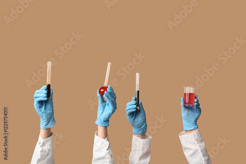 Scientist's hands holding t...