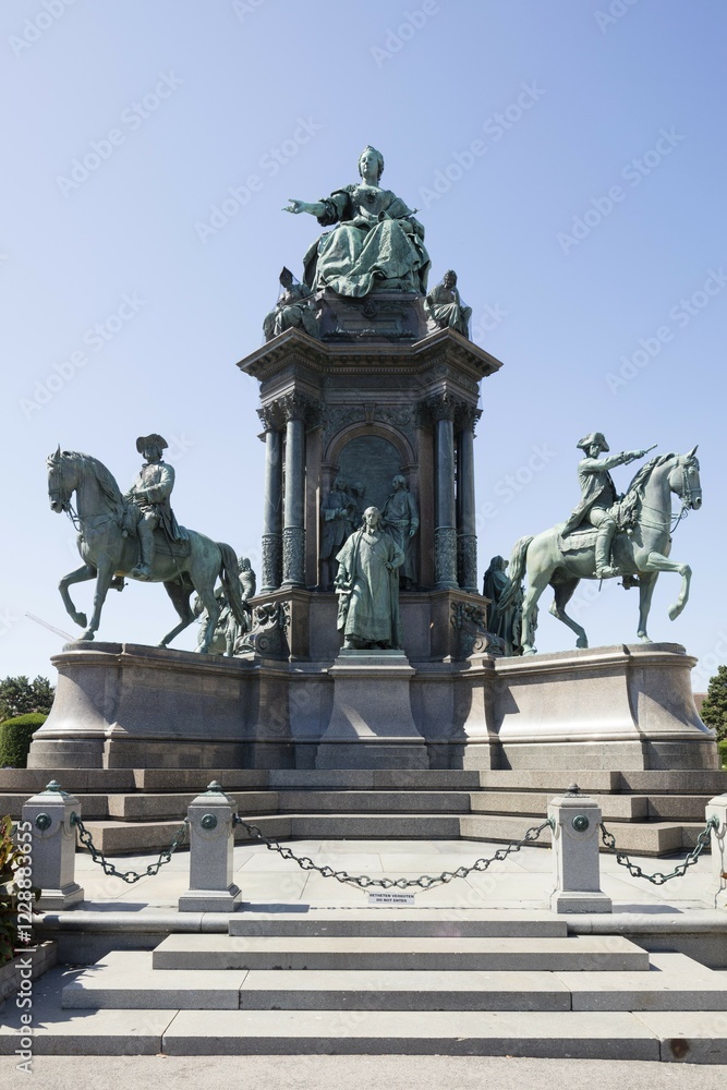 Fototapeta premium Maria Theresa Monument, Maria Theresa Square, Vienna, Austria, Europe