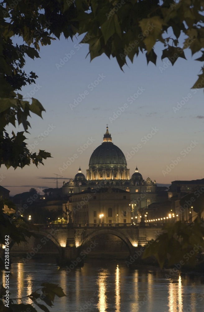 Obraz premium St. Peter's Basilica at dusk, Vatican City, Rome, Italy, Europe