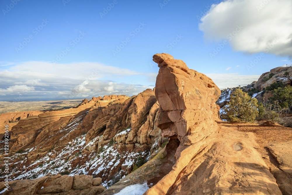 Fototapeta premium View from Black Arch Overlook, vantage point, sandstone cliffs in winter, Devil's Garden Trail, Arches National Park, Utah, USA, North America