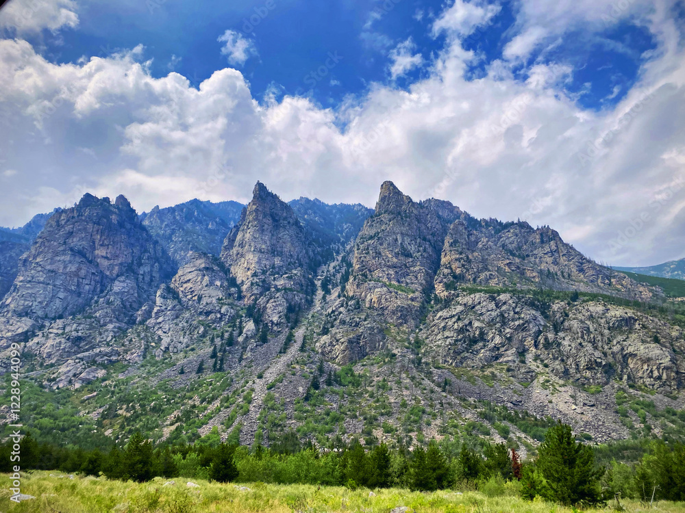 Fototapeta premium Beautiful Landscape on Mountains in Montana
