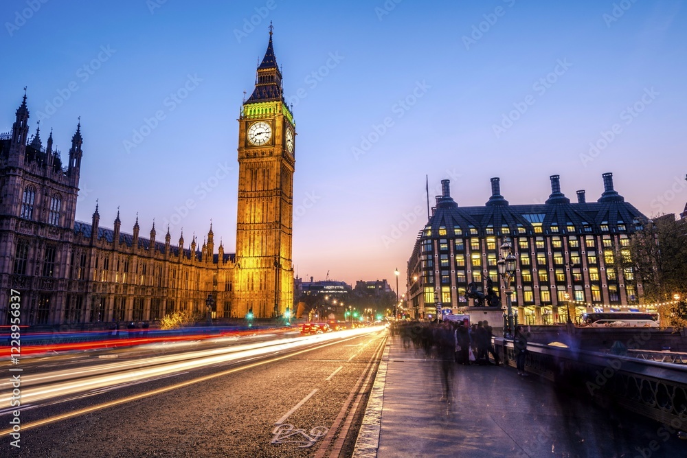 Obraz premium Light trails in front of Big Ben, dusk, evening light, sunset, Houses of Parliament, Westminster Bridge, City of Westminster, London, London region, England, United Kingdom, Europe