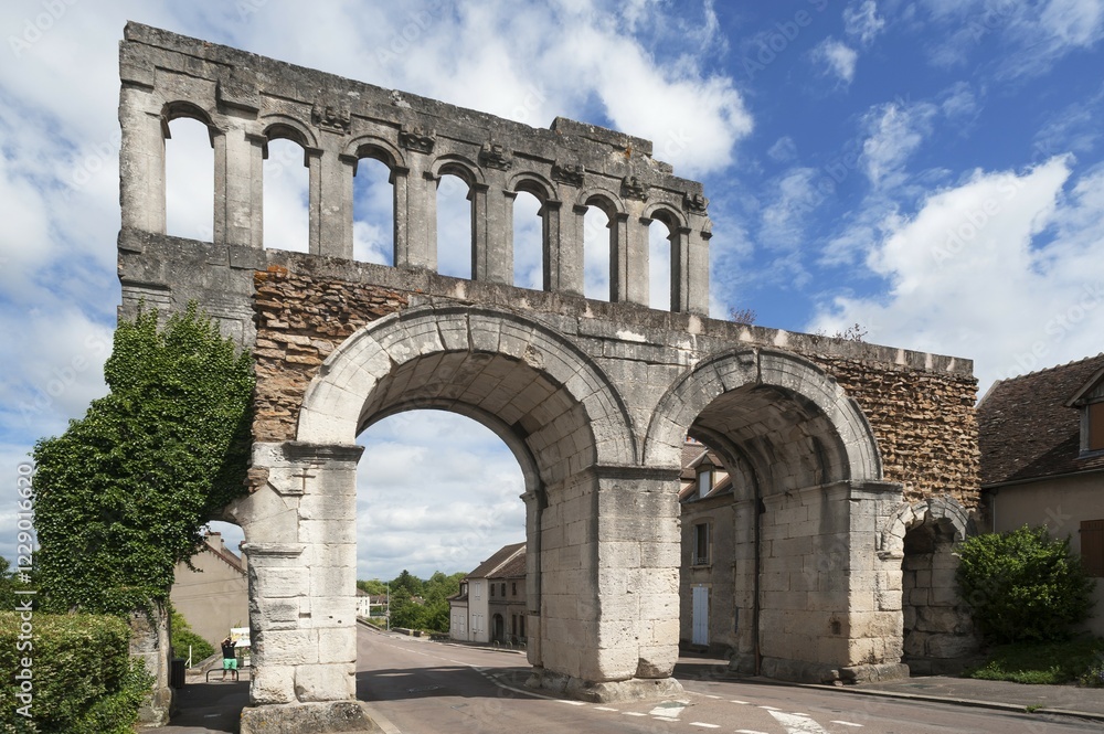 Roman city gate, Porte d'Arroux, Autun, Saône-et-Loire, France, Europe Roman city gate, Porte d'Arroux, Autun, Saône-et-Loire, France, Europe