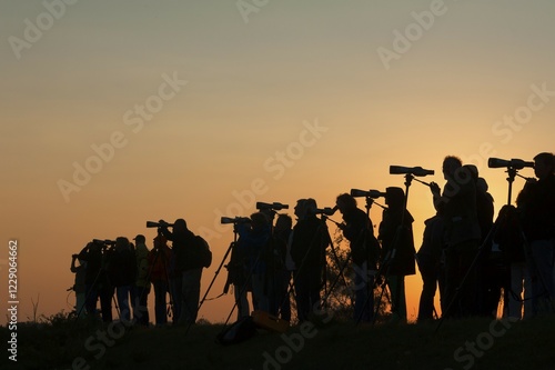 Obraz na płótnie Bird watching, silhouettes of people with binoculars against the evening sky, Zingst, Darß, Mecklenburg-Western Pomerania, Germany, Europe w salonie