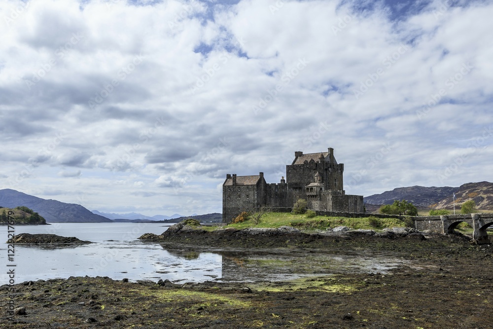 Eilean Donan Castle on Loch Duich, Dornie, Highlands, Scotland, United Kingdom, Europe Eilean Donan Castle on Loch Duich, Dornie, Highlands, Scotland, United Kingdom, Europe