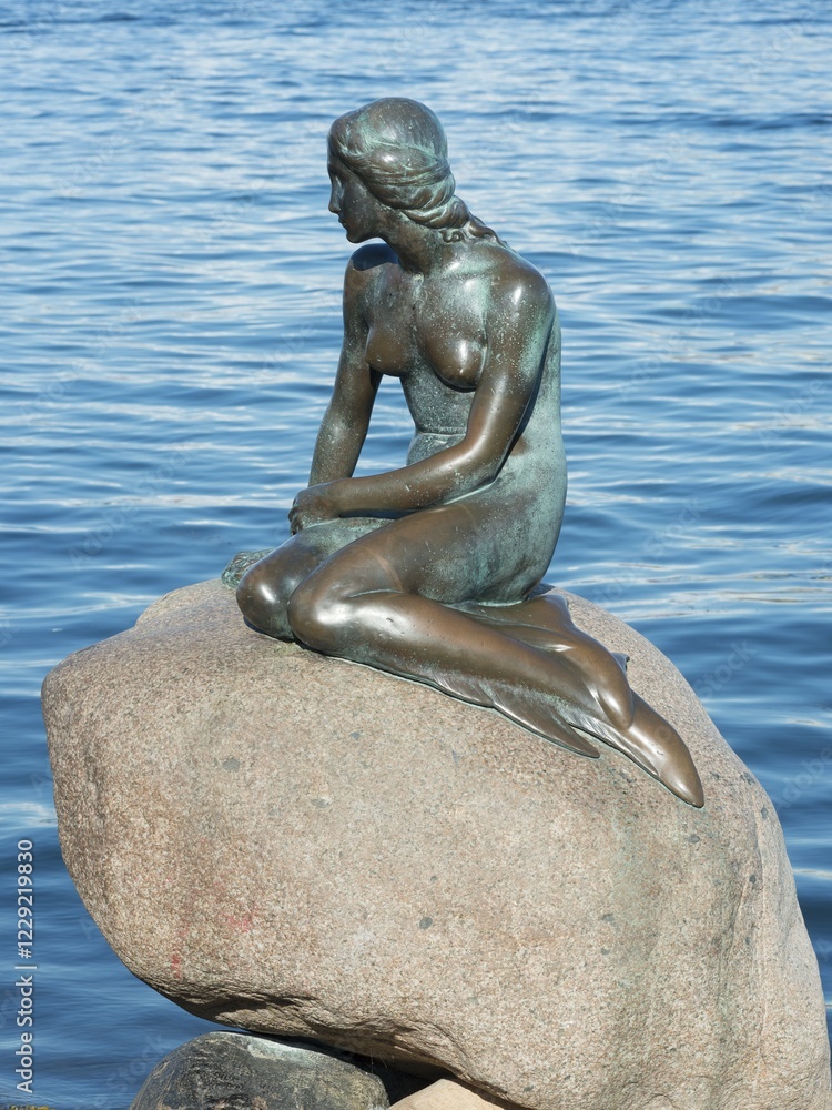 Little Mermaid, bronze sculpture, Langelinie promenade, Inner Harbour, Copenhagen, Denmark, Europe