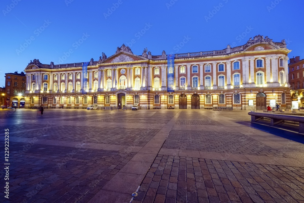 Naklejka premium The Capitole, municipal administrative building, town hall at twilight, Toulouse, Haute-Garonne, France, Europe