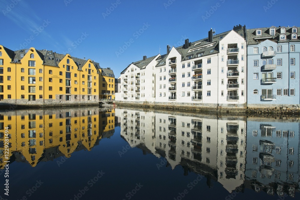 Obraz premium Port of Alesund, More og Ronsdal Province, Norway, Europe